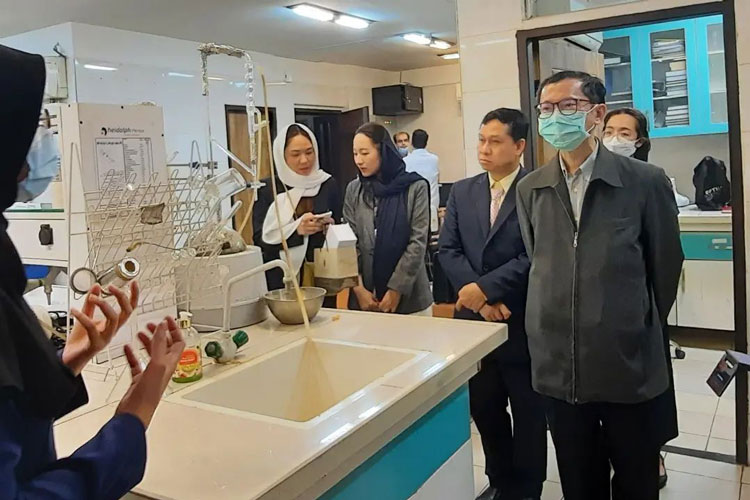 بازدید رئیس طب سنتی دانشگاه ماهیدول1