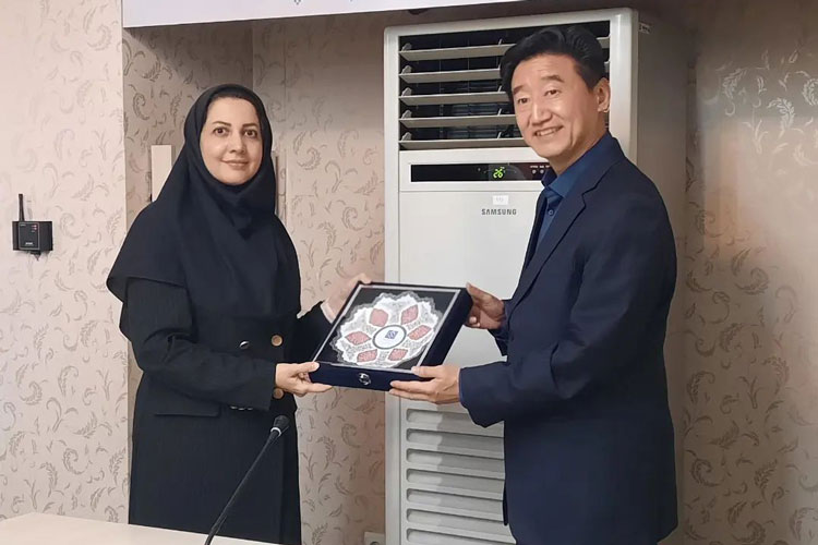 بازدید رئیس طب سنتی دانشگاه ماهیدول8
