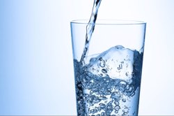 اصول آب خوردن از دیدگاه طب سنتی ایرانی