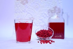 دستور تهیه شربت زرشک با تدابیر طب سنتی ایرانی