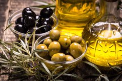 خوردن زیتون همراه غذا در طب سنتی ایرانی 